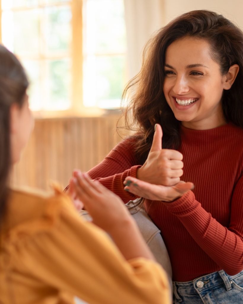 arabic-deaf-mute-mother-and-daughter-using-sign-language-indoor.jpg